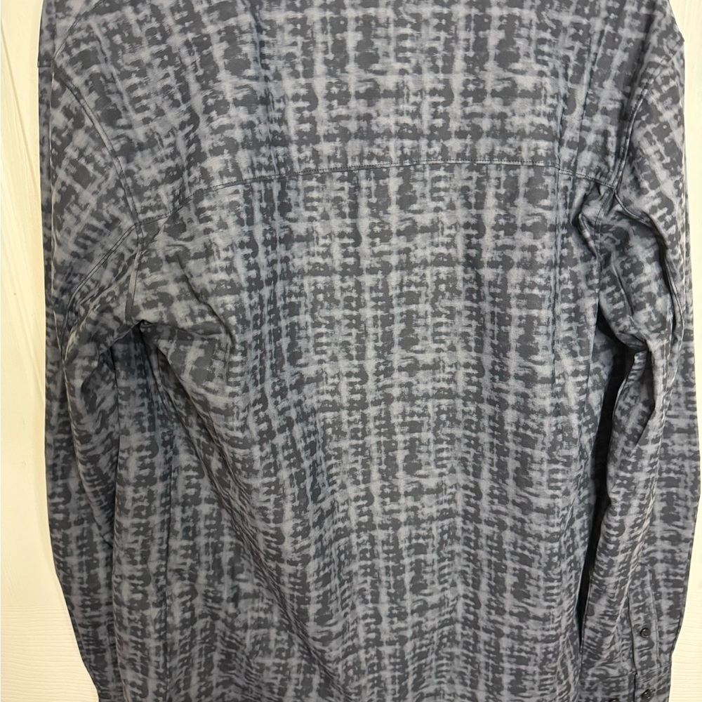 Fabletics Mens Button Front Shirt Jacket Gray Abstract Print Lightweight Small - Picture 2 of 5
